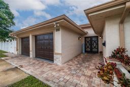 Picture of 2790 Pinellas Point Drive S, St Petersburg, FL 33712