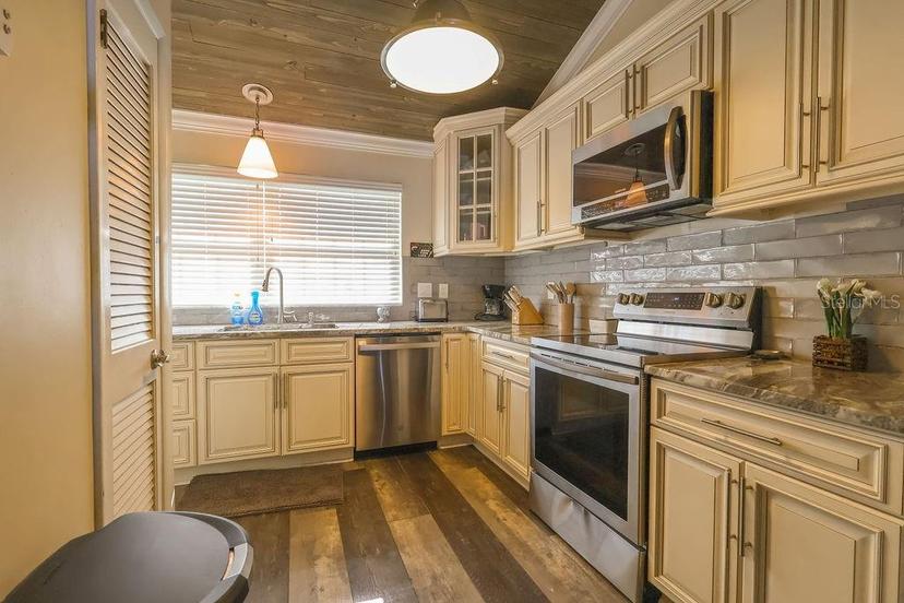Picture of 11001 SE Sunset Harbor Road Unit B10, Summerfield FL 34491