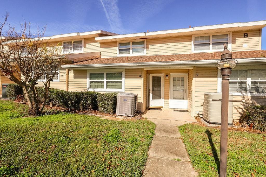 Picture of 11001 SE Sunset Harbor Road Unit B10, Summerfield, FL 34491