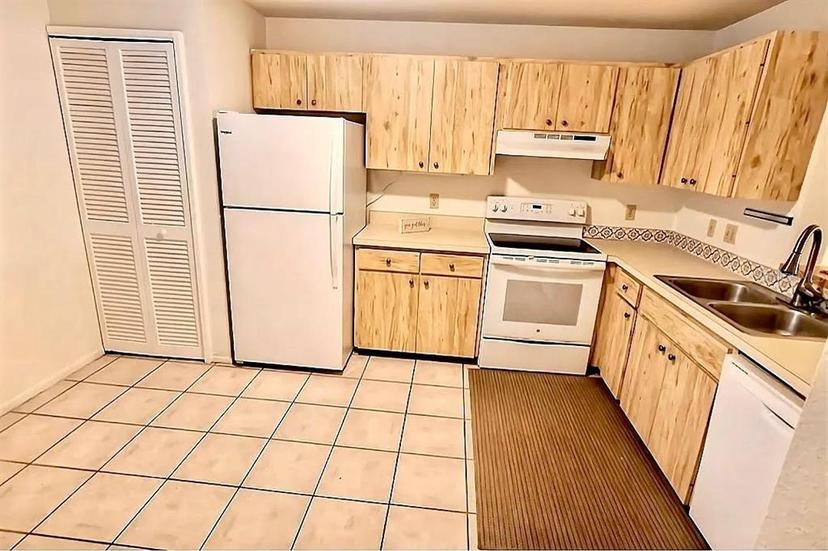 Picture of 226 Lakewood Drive Unit 226, Bradenton FL 34210
