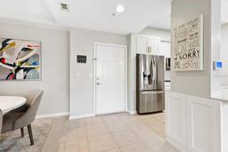 Picture of 1064 N Tamiami Trail Unit 1414, Sarasota, FL 34236