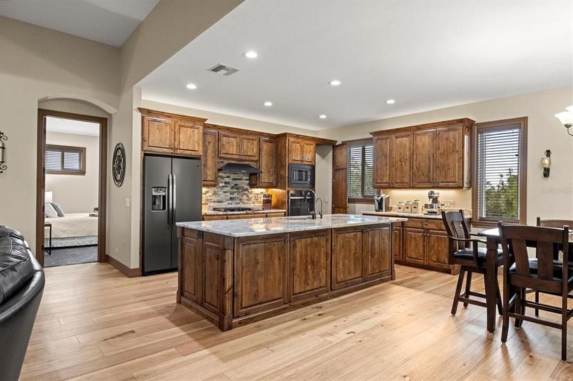Picture of 710 Albee Road W, Nokomis FL 34275