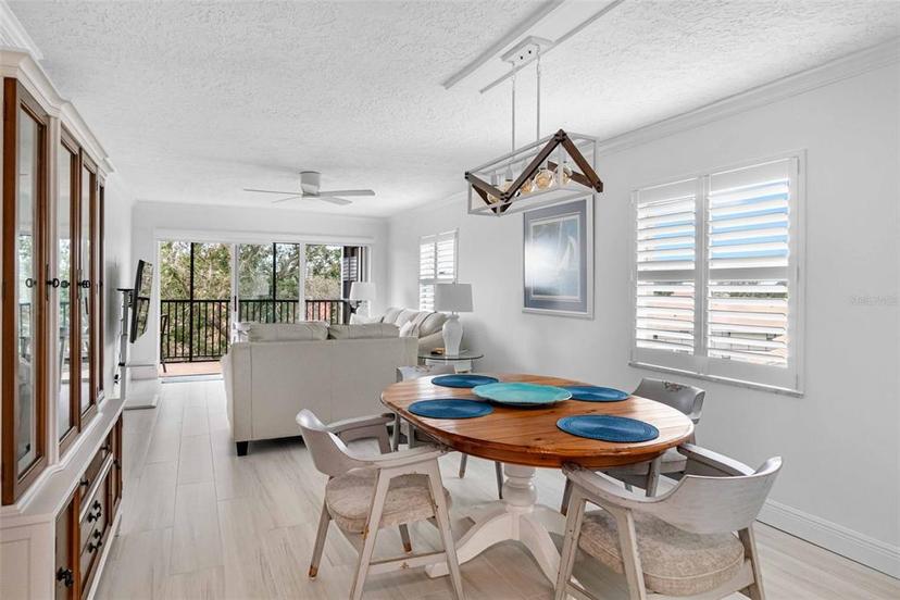 Picture of 512 W Venice Avenue Unit 401, Venice FL 34285