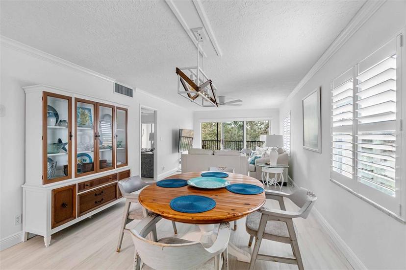 Picture of 512 W Venice Avenue Unit 401, Venice FL 34285
