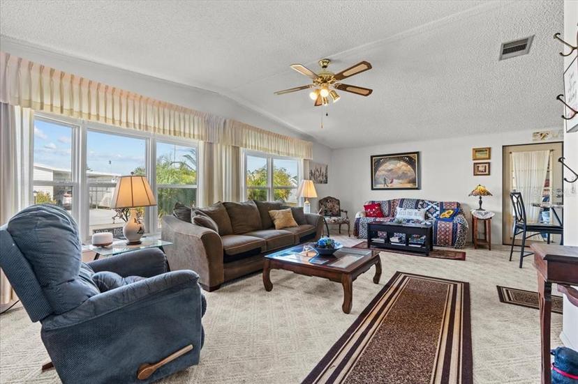 Picture of 6399 Lolly Bay Loop Ne, Winter Haven FL 33881
