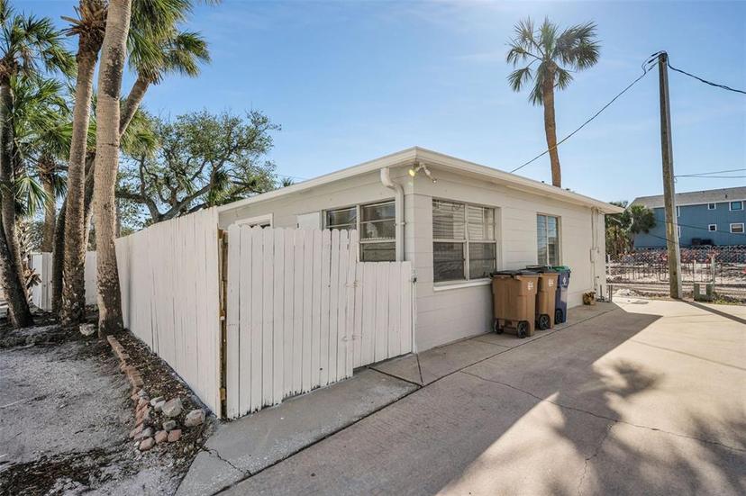 Picture of 820 Gulf Boulevard Units 1-3, Indian Rocks Beach FL 33785