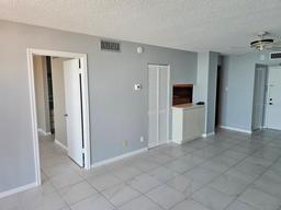 Picture of 6145 Sun Boulevard Unit 607, St Petersburg, FL 33715