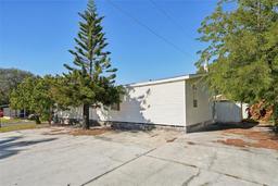 Picture of 12701 126Th Avenue Unit 38, Largo, FL 33774