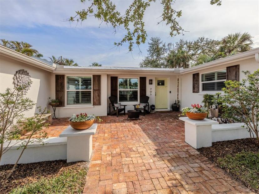 Picture of 705 Armada Road N, Venice FL 34285