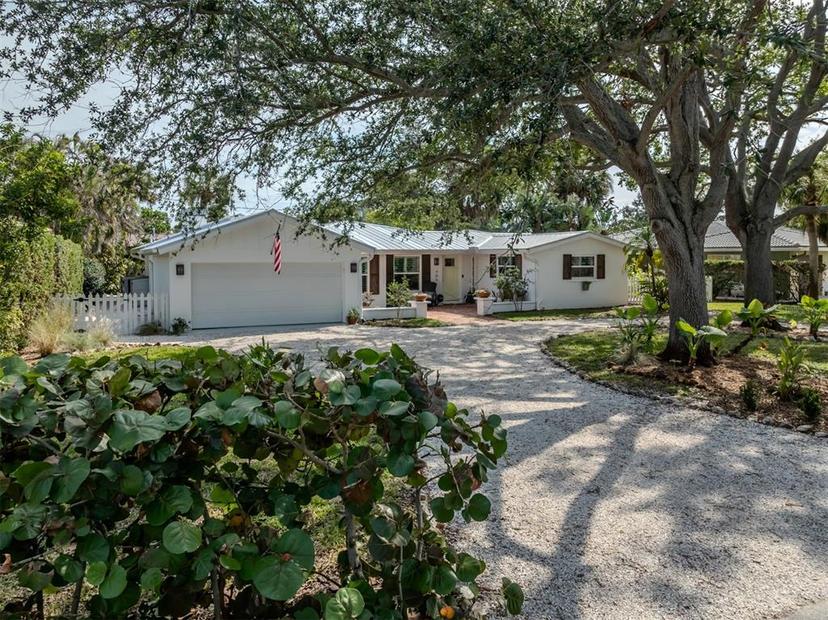 Picture of 705 Armada Road N, Venice FL 34285