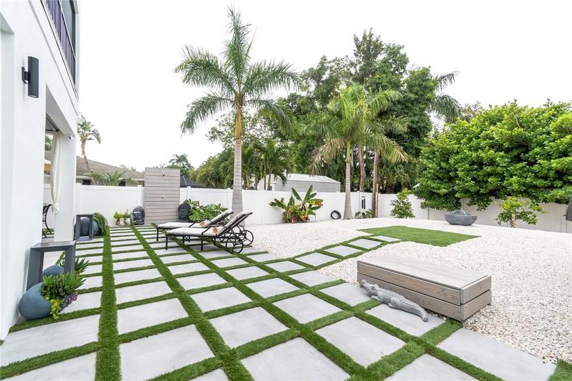 Picture of 5906 Larchwood Avenue, Sarasota FL 34231