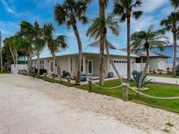 Picture of 821 E 1St Avenue, New Smyrna Beach, FL 32169