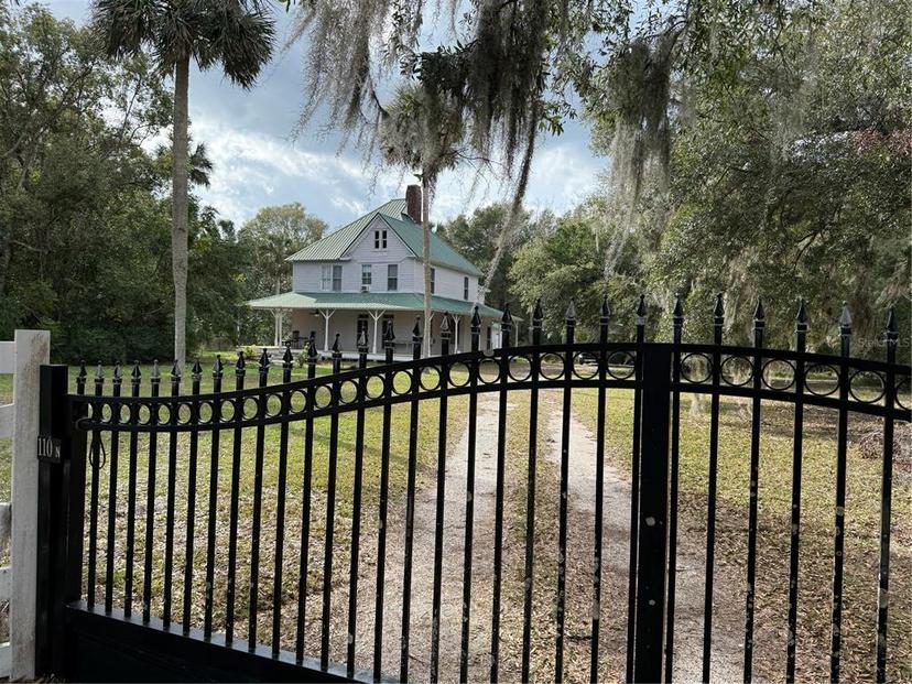 Picture of 110 N Volusia Avenue, Pierson FL 32180