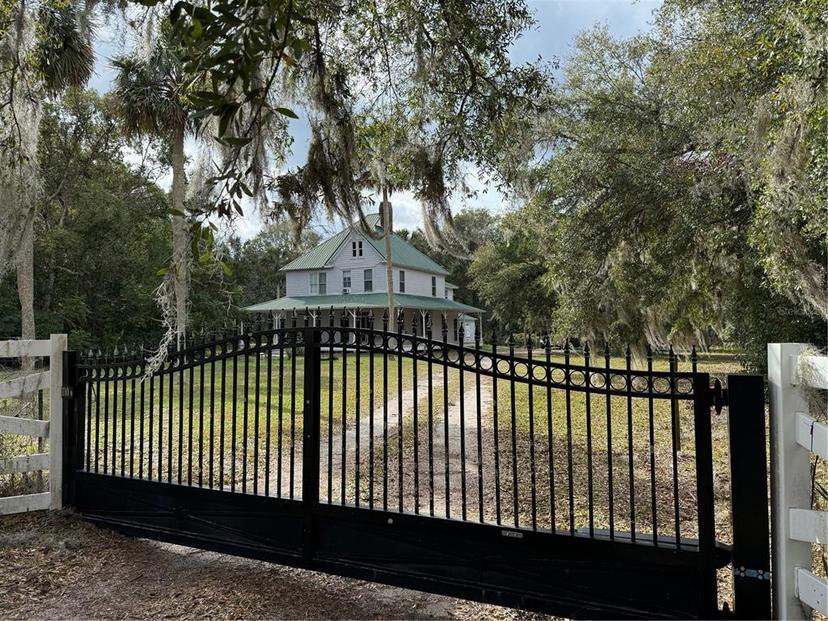 Picture of 110 N Volusia Avenue, Pierson FL 32180