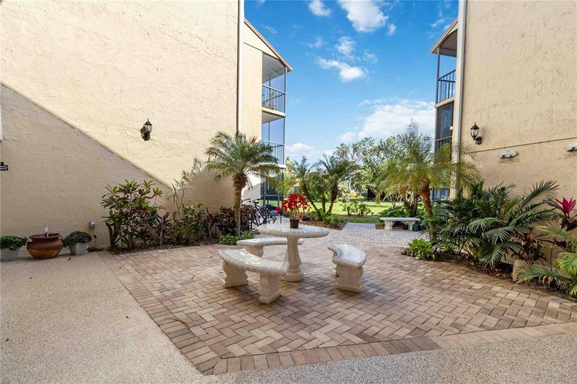 Picture of 618 Bird Bay Drive S Unit 201, Venice FL 34285