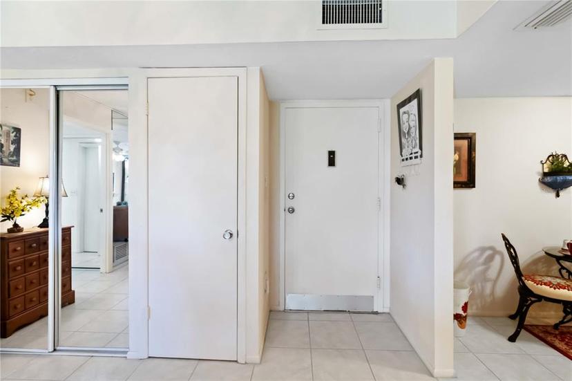 Picture of 618 Bird Bay Drive S Unit 201, Venice FL 34285