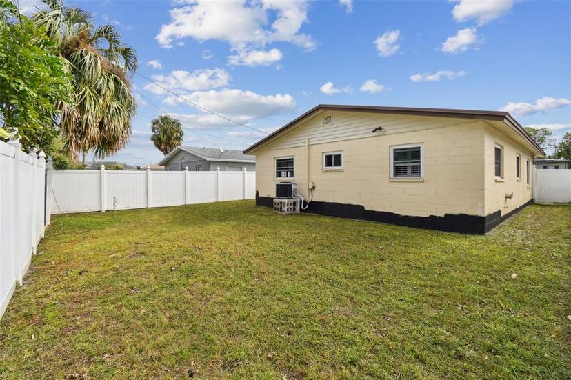 Picture of 1885 Mississippi Avenue Ne, St Petersburg FL 33703