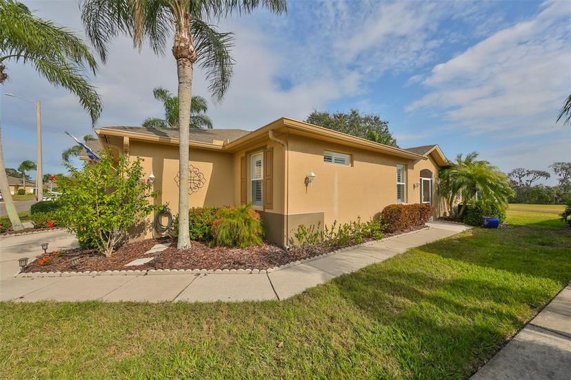Picture of 2019 Acadia Greens Drive Unit 34, Sun City Center FL 33573