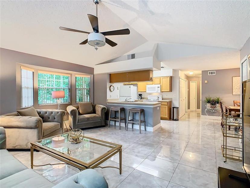 Picture of 5003 Laguna Bay Circle Unit 16, Kissimmee FL 34746