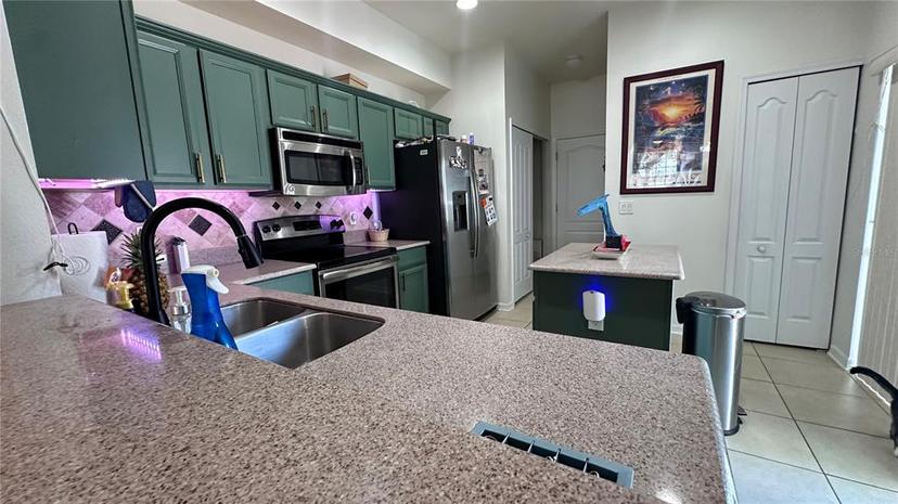 Picture of 525 Waterside Pointe Dr, Groveland FL 34736