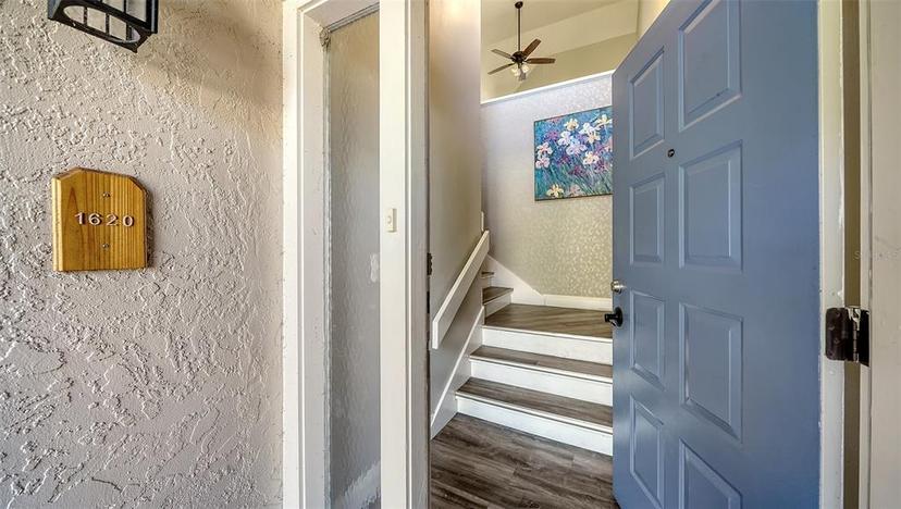 Picture of 1620 Starling Drive Unit 204, Sarasota FL 34231