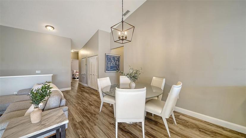 Picture of 1620 Starling Drive Unit 204, Sarasota FL 34231