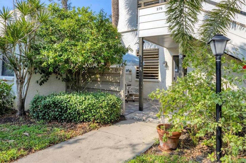 Picture of 277 Sherwood Drive Unit 277D, Bradenton FL 34210