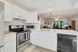 Picture of 277 Sherwood Drive Unit 277D, Bradenton, FL 34210