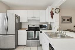Picture of 277 Sherwood Drive Unit 277D, Bradenton, FL 34210