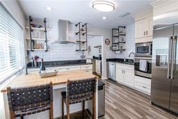 Picture of 1926 Burlington Avenue N, St Petersburg, FL 33713