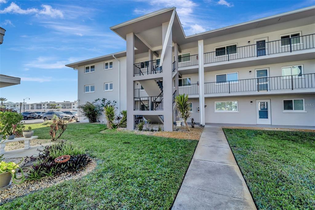 Picture of 649 Tamiami Trail S Unit 107, Venice, FL 34285