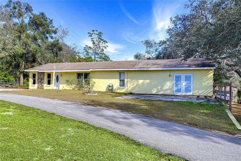 Picture of 9650 Starline Drive, Dade City FL 33525