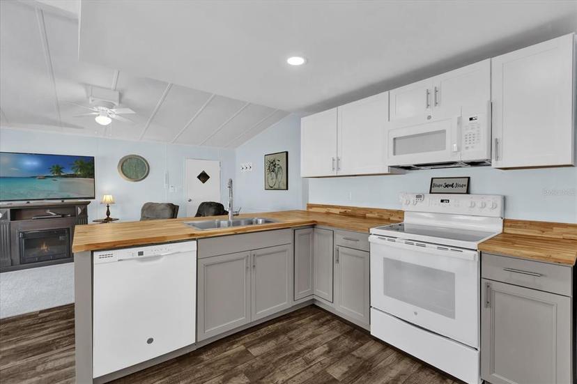 Picture of 28 Da Rosa Avenue, Debary FL 32713