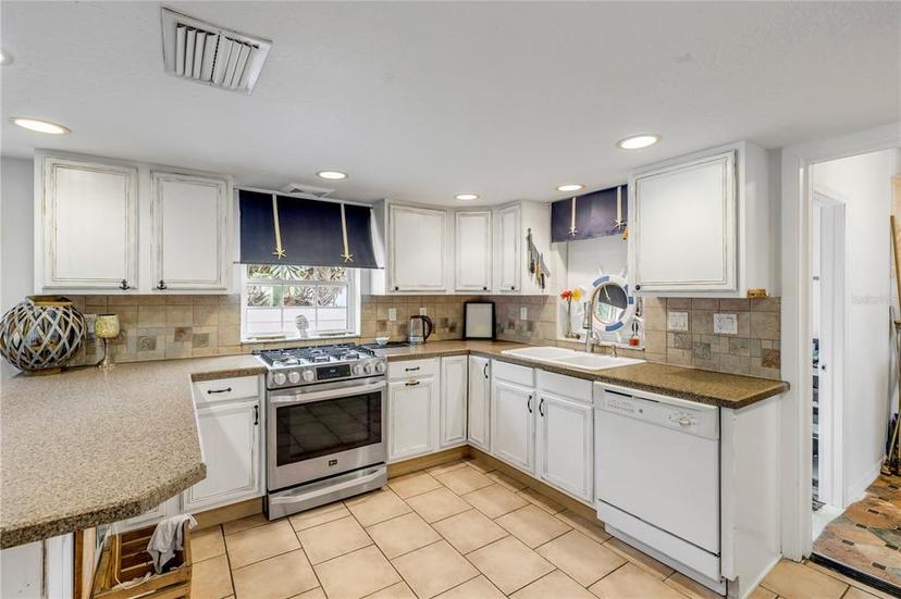 Picture of 321 Jessamine Avenue, New Smyrna Beach FL 32169