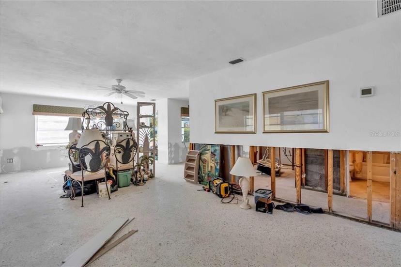 Picture of 11435 2Nd Street E, Treasure Island FL 33706