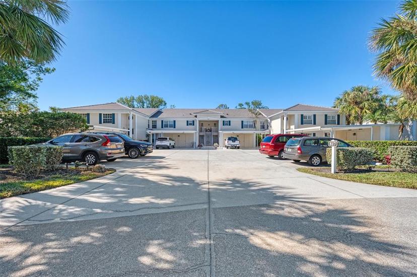 Picture of 817 Montrose Drive Unit 103, Venice FL 34293