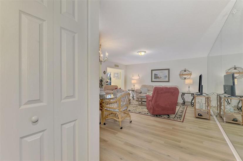 Picture of 817 Montrose Drive Unit 103, Venice FL 34293