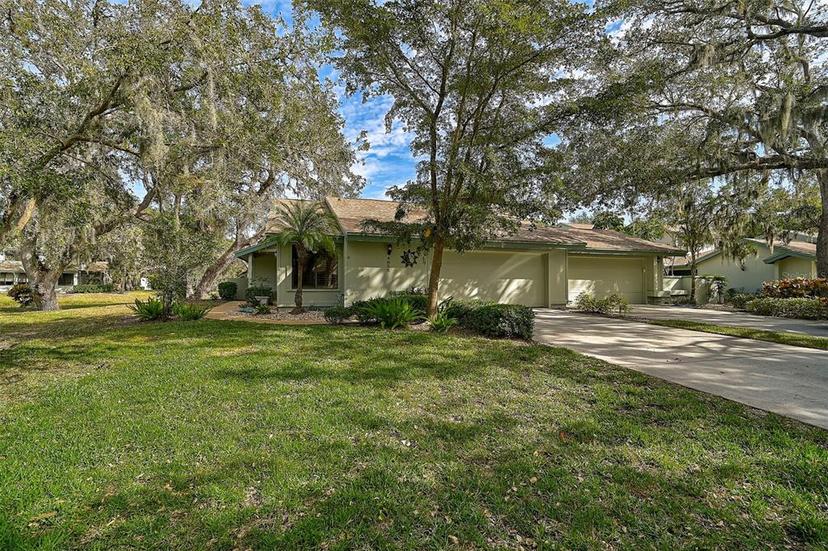 Picture of 4655 Pine Green Trail Unit 24, Sarasota FL 34241