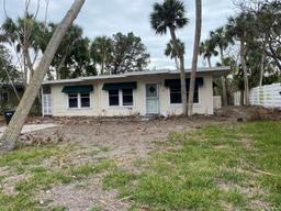 Picture of 175 Island Circle, Sarasota, FL 34242