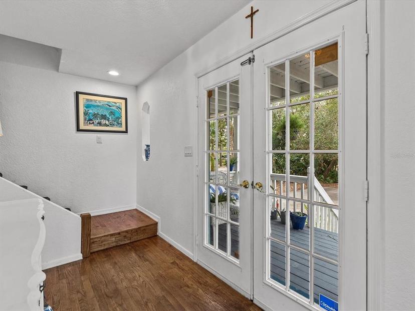 Picture of 514 Wideview Avenue, Tarpon Springs FL 34689