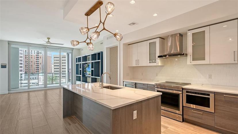 Picture of 111 S Pineapple Avenue Unit 708, Sarasota FL 34236