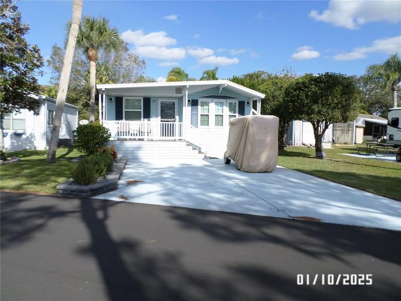 Picture of 20 W Appaloosa Trail, River Ranch FL 33867