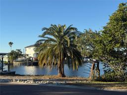 Picture of 330 90Th Avenue Ne, St Petersburg, FL 33702
