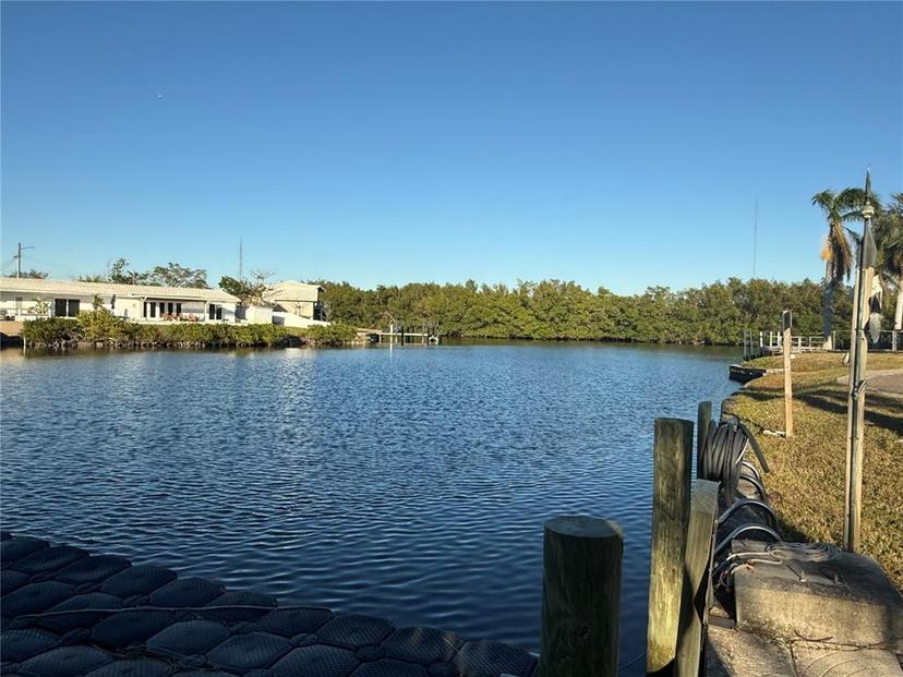 Picture of 330 90Th Avenue Ne, St Petersburg FL 33702