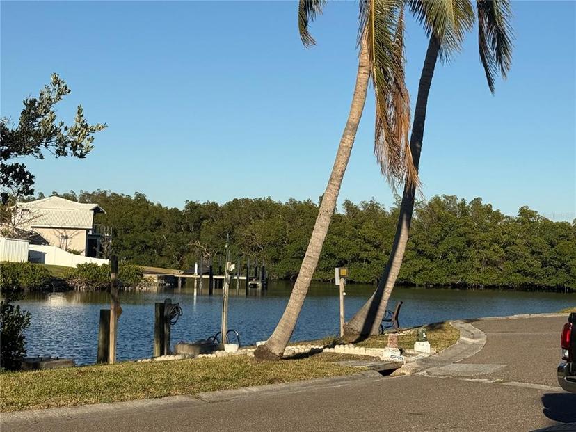 Picture of 330 90Th Avenue Ne, St Petersburg FL 33702