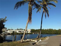 Picture of 330 90Th Avenue Ne, St Petersburg, FL 33702