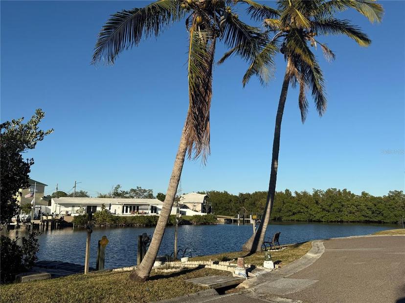 Picture of 330 90Th Avenue Ne, St Petersburg FL 33702