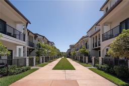 Picture of 4552 NW 83Rd Path, Doral, FL 33166
