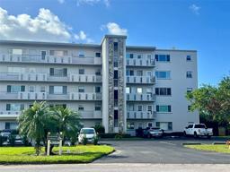 Picture of 4210 Ironwood Circle Unit 308J, Bradenton, FL 34209