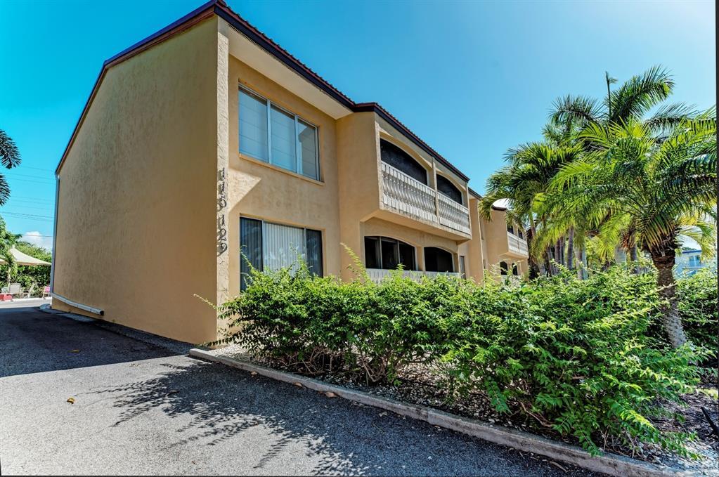 Picture of 129 Tyler Drive Unit 101, Sarasota, FL 34236